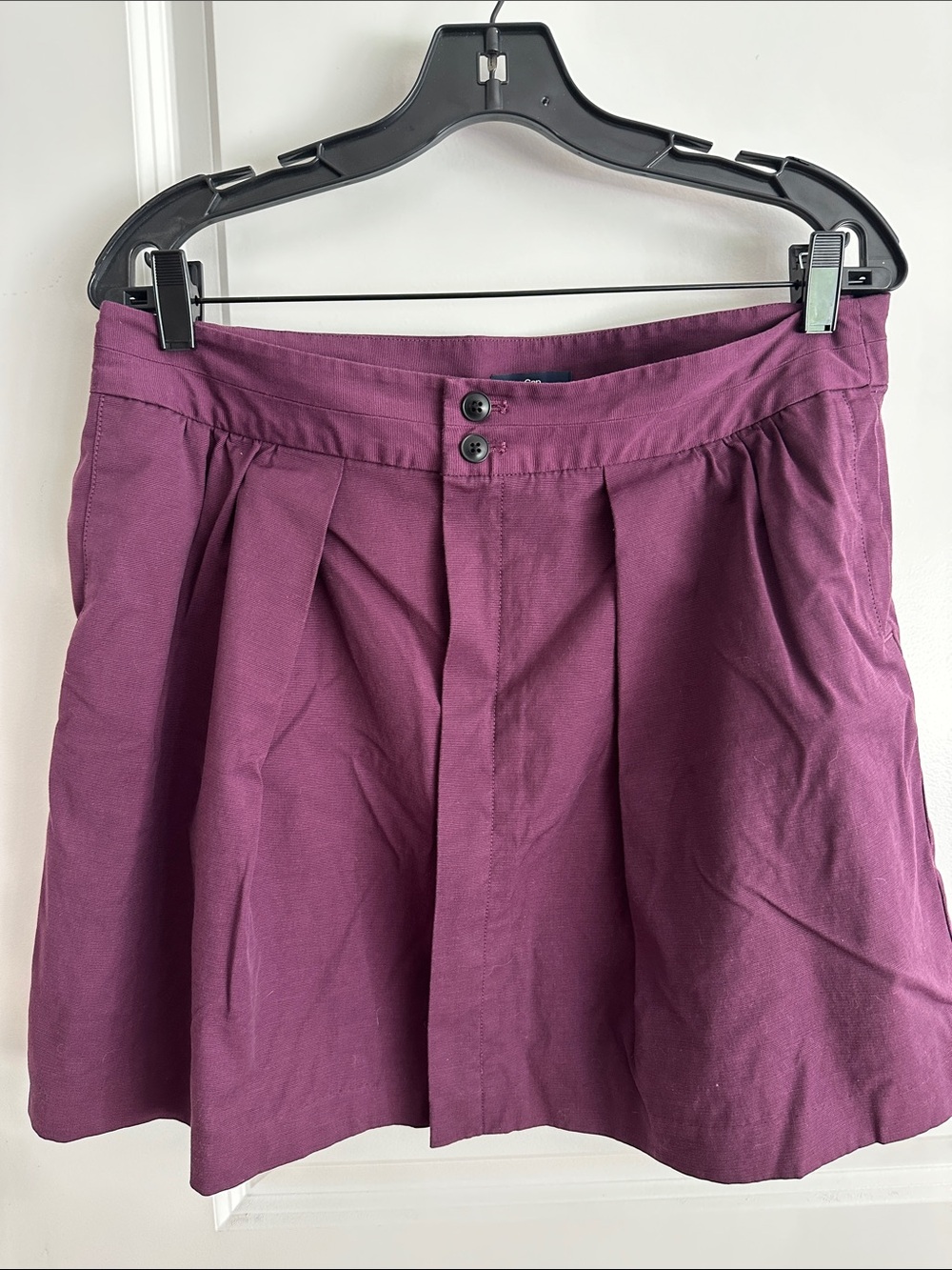 GAP Plum Pleated High-Waist Skort with Double Button